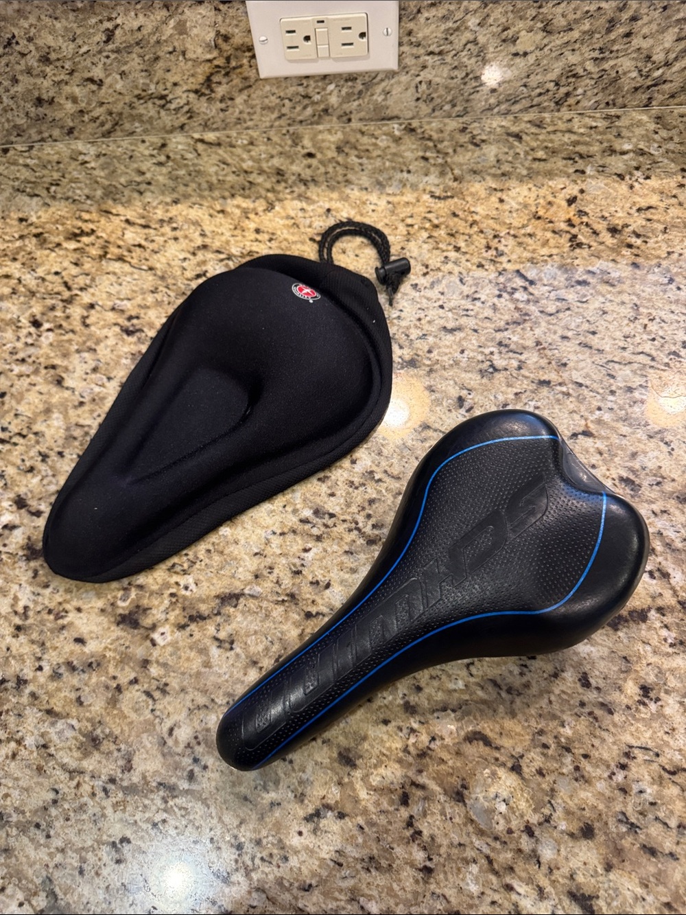 Schwinn Black Bicycle Seat and Seat Cushing Cover